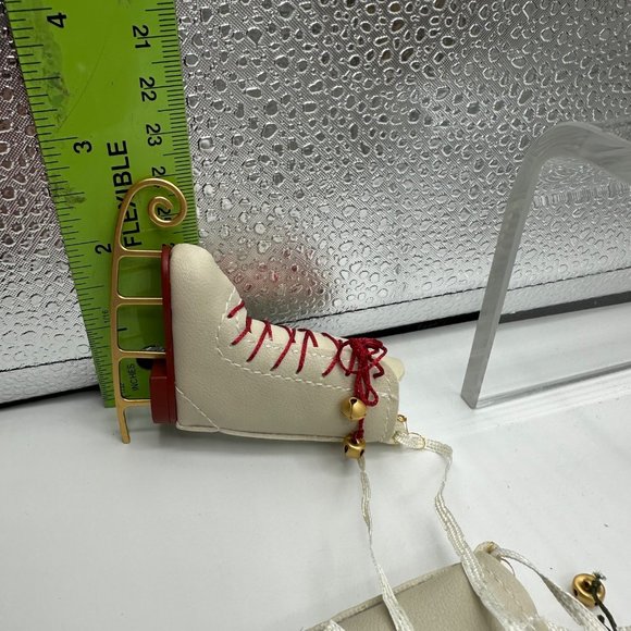 Hallmark Keepsake Ornament Skating To and Fro 2003 Christmas Holiday Mouse - Picture 9 of 9